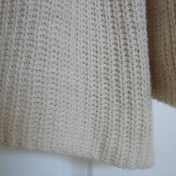 Brandy Melville Cream Oversized Knit Sweater - Picture 12 of 12
